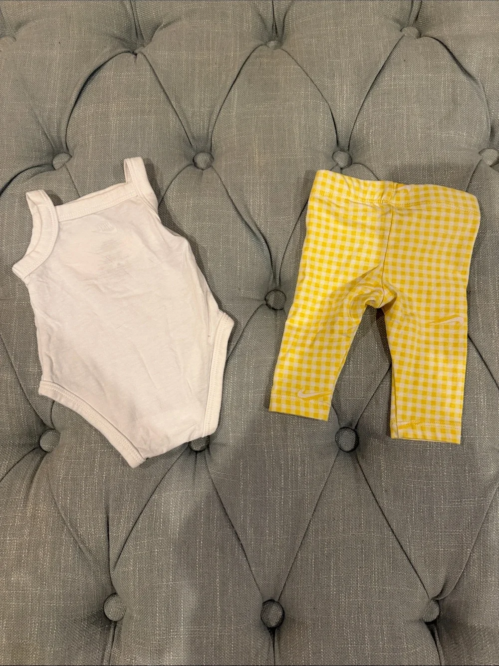 Nike Baby Girls Yellow Gingham Leggings and White Logo Bodysuit - Picture 4 of 4